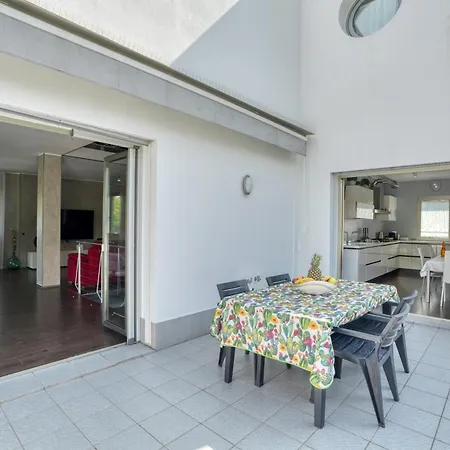 Apartment Theglasshouse Lido