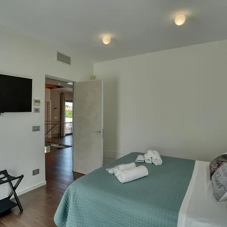 Apartment Theglasshouse Lido