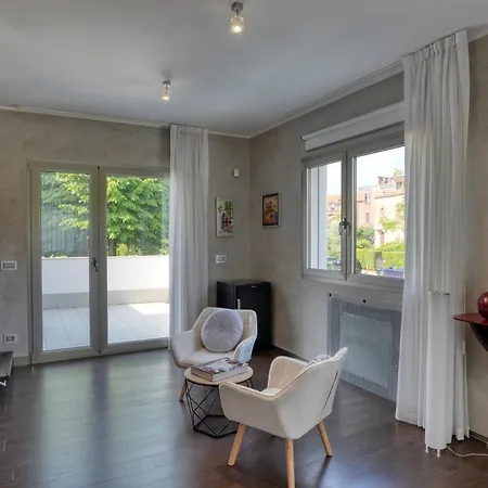 Apartment Theglasshouse Lido