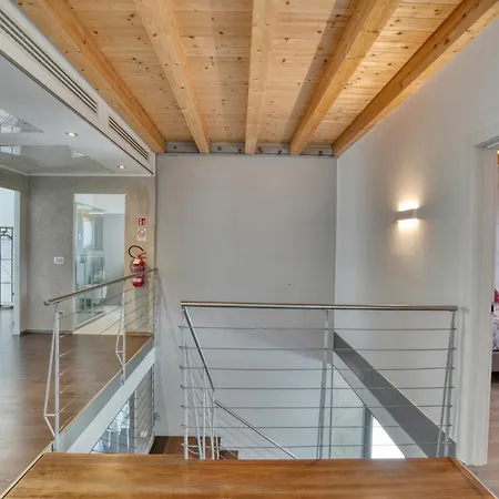 Apartment Theglasshouse Lido
