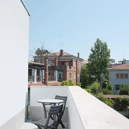 Theglasshouse Lido Apartment