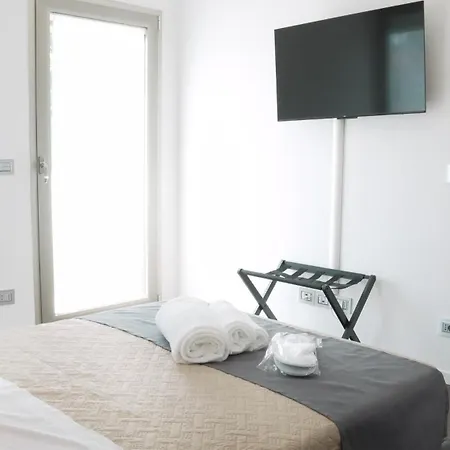 Theglasshouse Lido Apartment