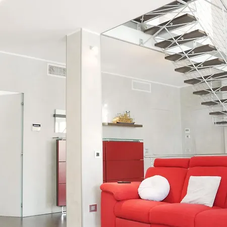 Theglasshouse Lido Apartment