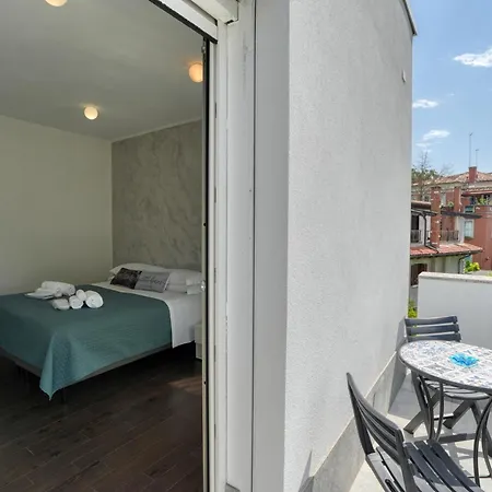 Theglasshouse Lido Apartment
